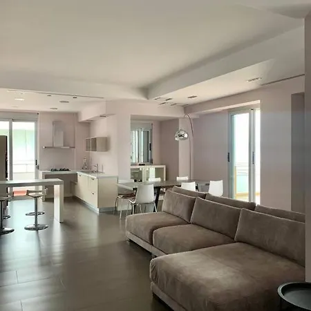 Apartamento Stunning, Spacious, Beachfront In *