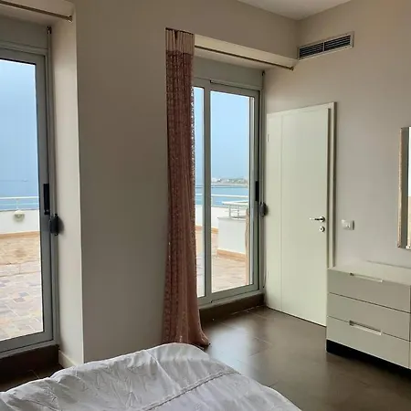 Stunning, Spacious, Beachfront In Apartamento Vlorë