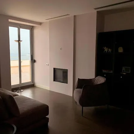 Stunning, Spacious, Beachfront In Apartment