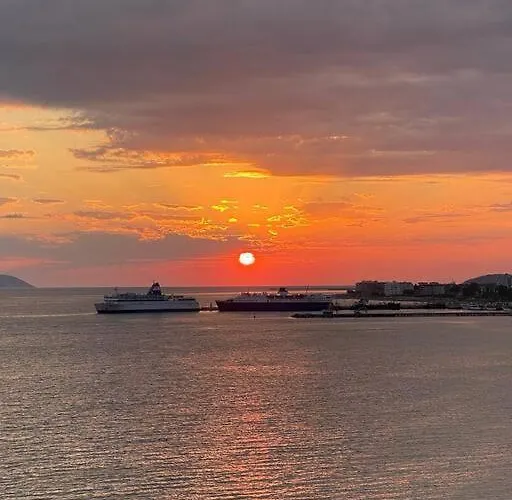 Stunning, Spacious, Beachfront In Apartment