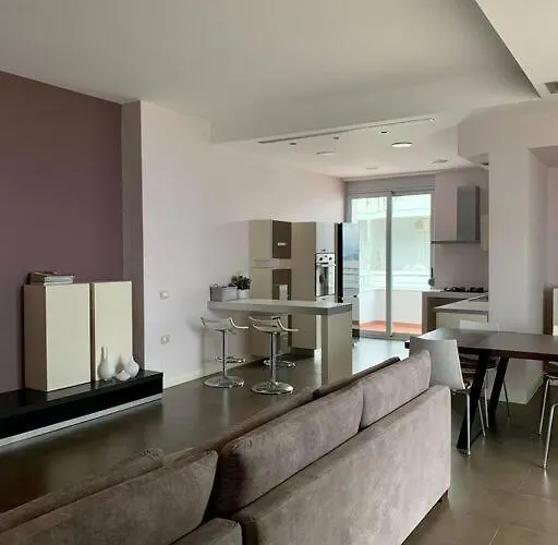 Apartment Stunning, Spacious, Beachfront In *