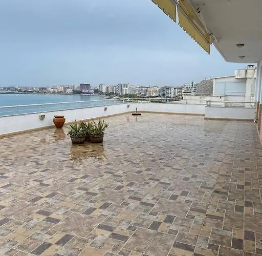 Apartment Stunning, Spacious, Beachfront In