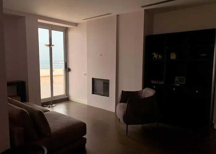 Stunning, Spacious, Beachfront In Apartment