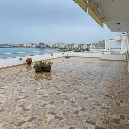 Apartment Stunning, Spacious, Beachfront In