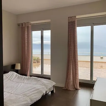 Lejlighed Stunning, Spacious, Beachfront In